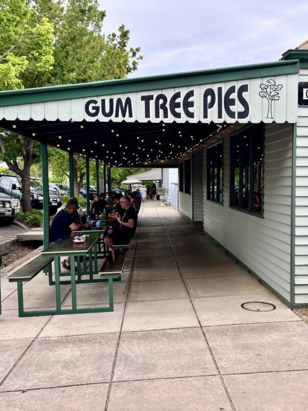 Outside dining at Gum Tree Pies, Yackandandah